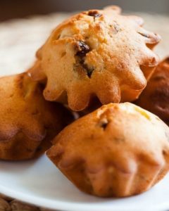 Нежные кексы с изюмом